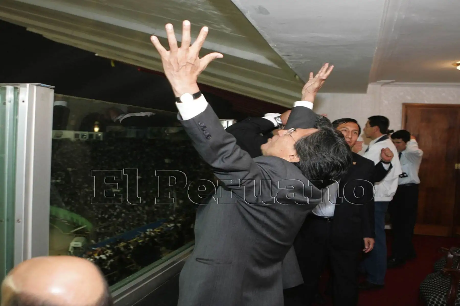 Expresidente Alejandro Toledo asistió a uno de los partidos de la selección peruana de fútbol correspondiente a las eliminatorias para el mundial Alemania 2006.