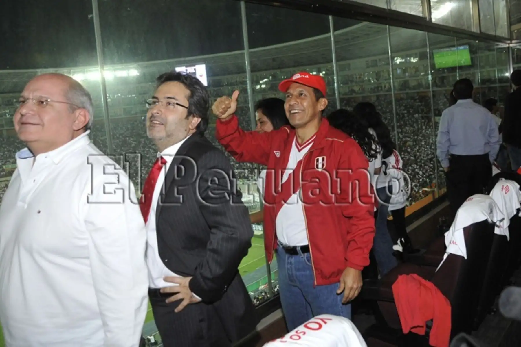 El expresidente Ollanta Humala Tasso era un asiduo asistente a los partidos de la selección peruana en su camino al mundial Brasil 2014. En la foto, el entonces jefe del Estado celebra el triunfo por 1 a 0 que Perú obtuvo ante Ecuador, con gol de Claudio Pizarro.