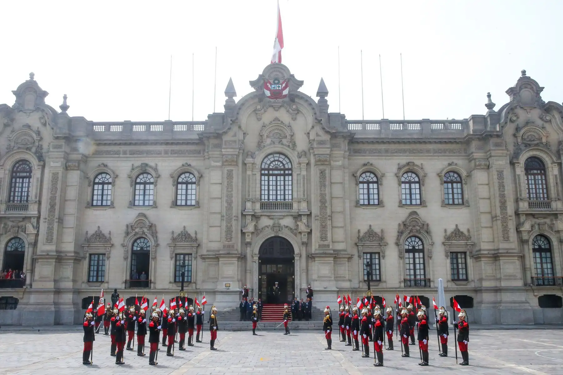 La farandola del Regimiento de Caballería “Mariscal Domingo Nieto”, escolta presidencial, interpreta el tradicional Cambio de Guardia, melodías para alentar a la selección peruana de fútbol.Foto: ANDINA/Prensa Presidencia