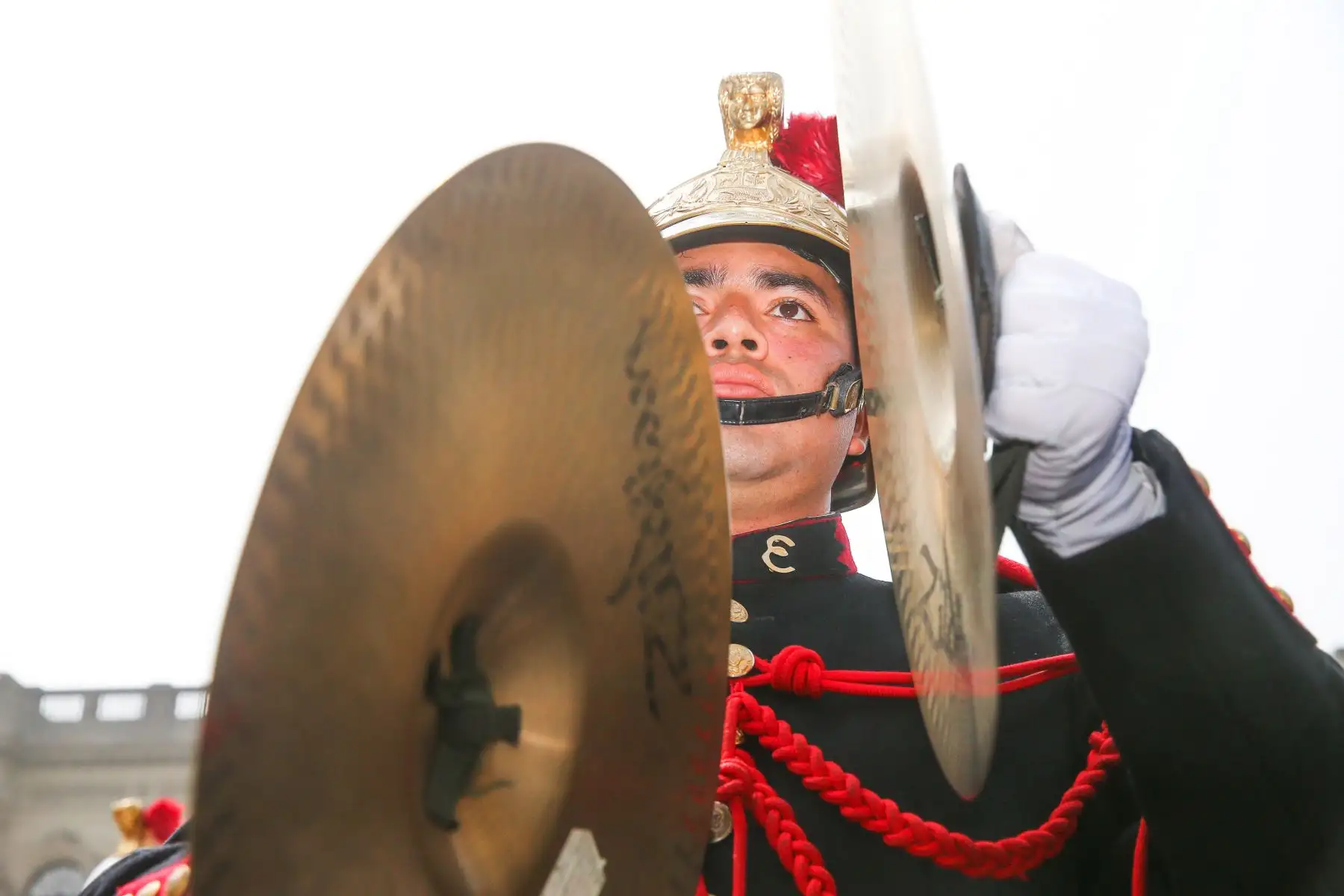La farandola del Regimiento de Caballería “Mariscal Domingo Nieto”, escolta presidencial, interpreta el tradicional Cambio de Guardia, melodías para alentar a la selección peruana de fútbol.Foto: ANDINA/Prensa Presidencia