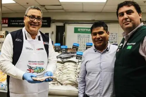 Acuicultores artesanales de Laguna Lagunillas, en la provincia de Lampa, región Puno, lograron vender sin intermediarios en menos de cinco meses, 10 toneladas de truchas arcoíris frescas a la cadena de supermercados Tottus, lo que les ha permitido obtener ingresos por más de 135,000 soles.