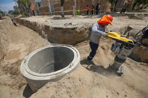 El viceministro de Construcción y Saneamiento, Juan Tarazona, inspeccionará mañana los trabajos de mejoramiento y ampliación del sistema de agua potable y alcantarillado sanitario de los centros poblados Huanchaquito, El Trópico y Las Lomas, en el distrito Huanchaco, provincia Trujillo, en la región La Libertad.