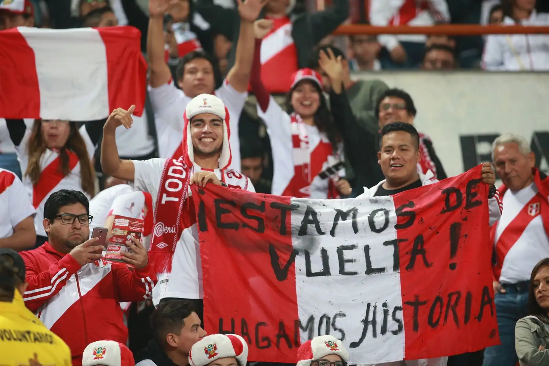 Las camisetas blanquirrojas van pintando el Nacional de Lima. Foto: ANDINA/Jhony Laurente.