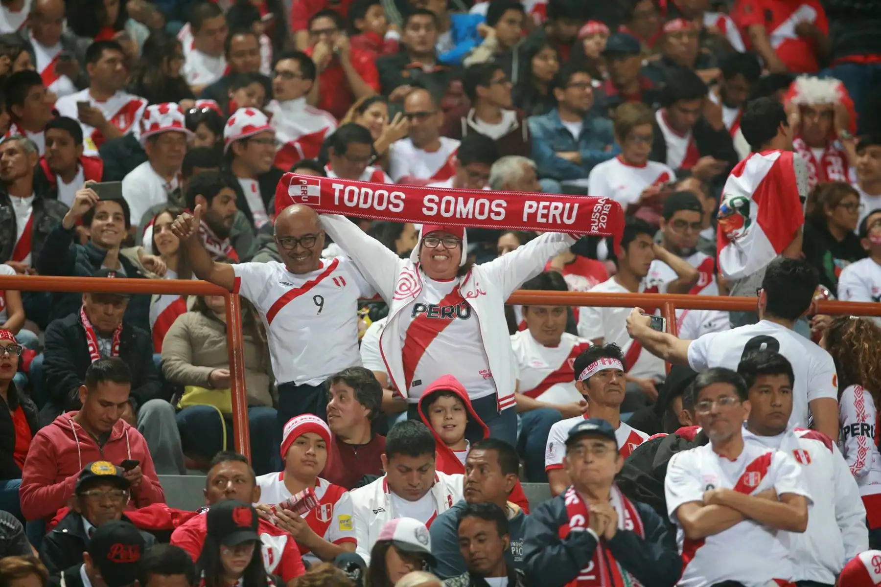 Las camisetas blanquirrojas van pintando el Nacional de Lima. Foto: ANDINA/Jhony Laurente.