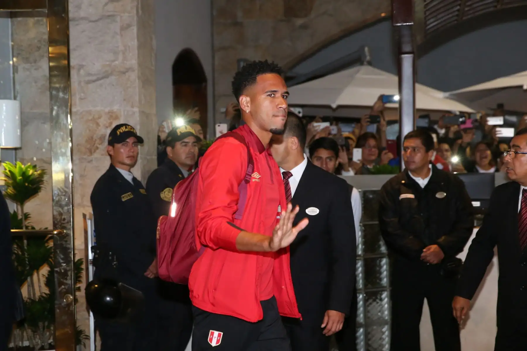 Seleccion peruana en camino al Estadio Nacional para el partido Peru - Escocia. Foto: ANDINA/Dante Zegarra.