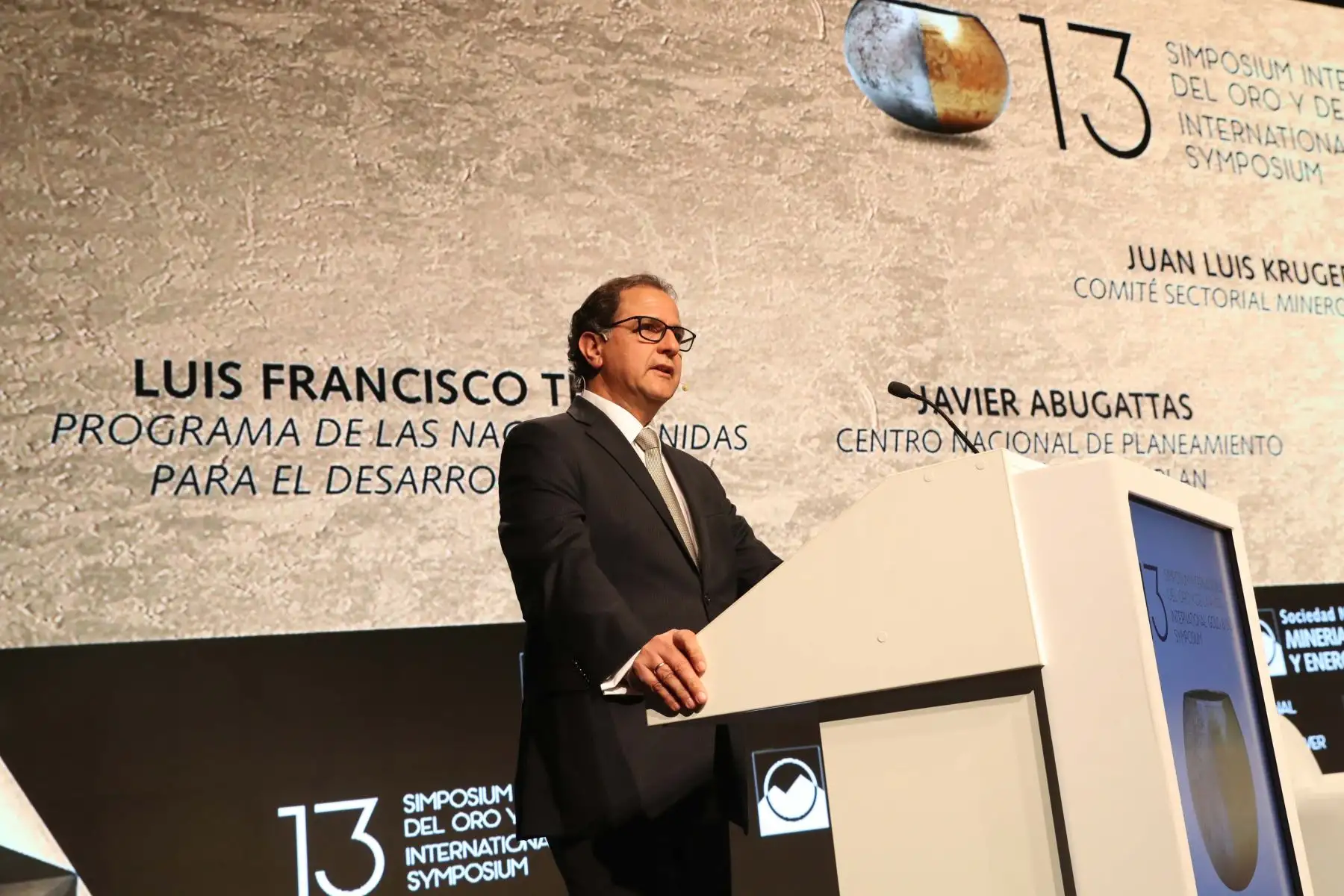 Ministro de Energía y Minas, Francisco Ísmodes.