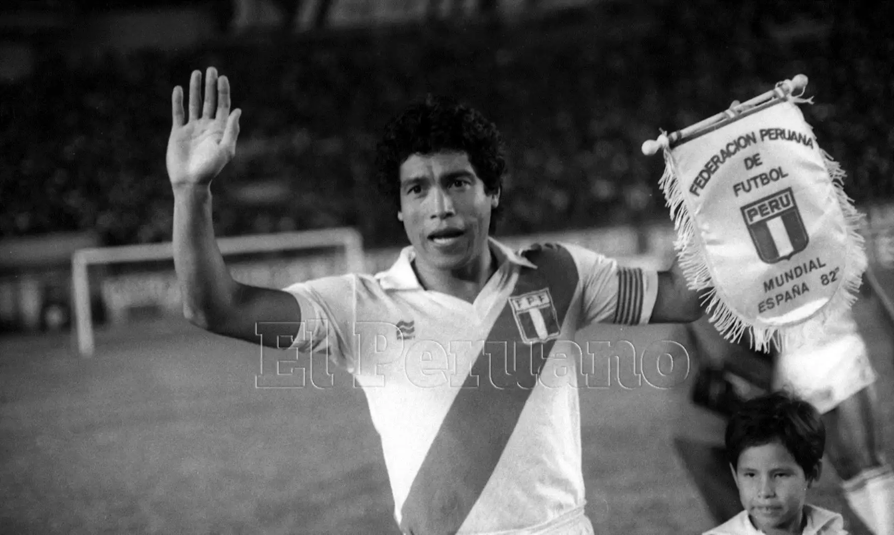 Lima - 26 mayo 1982 / Rubén "Panadero" Diaz asumió definitivamente la capitanía de la selección peruana de futbol. El Equipo nacional  se despidió con un claro y oncluyente 3-1 ante el Paris Saint Germain.Foto: ANDINA/Archivo Histórico El Peruano