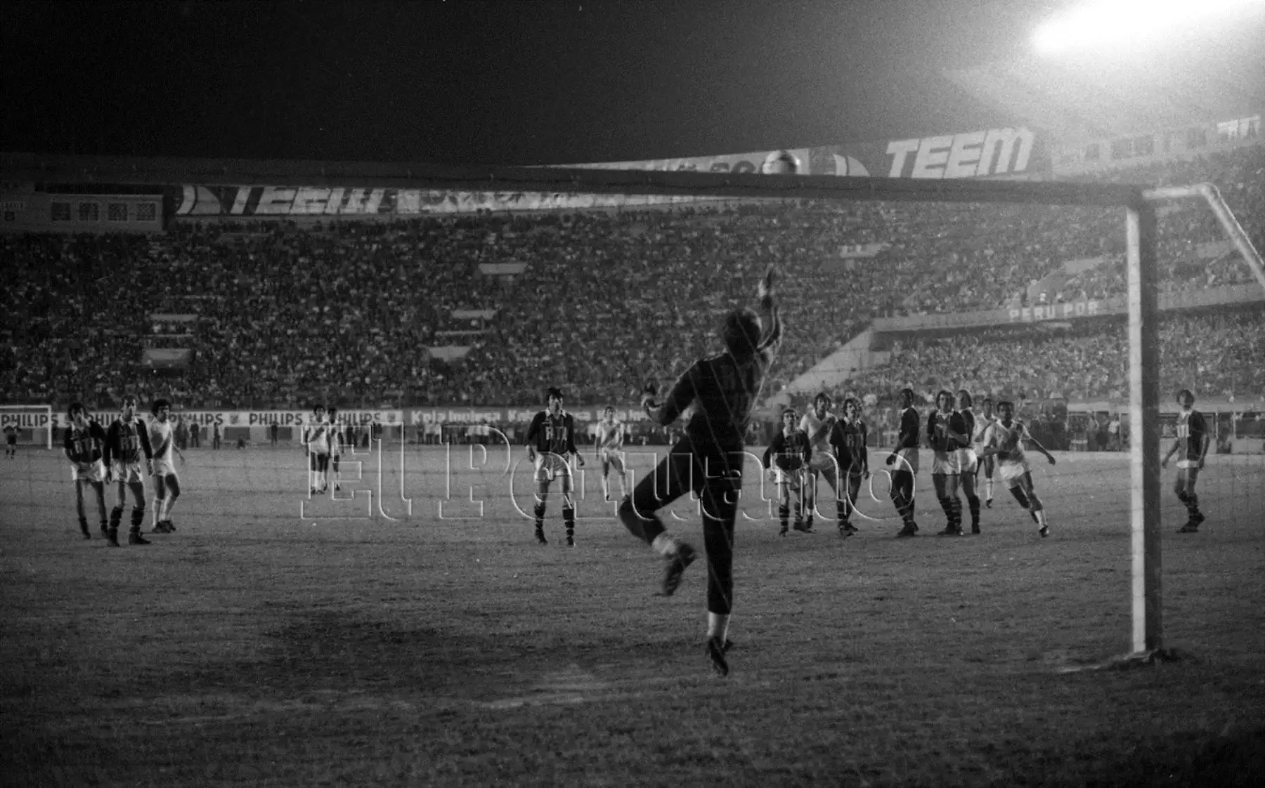 Lima - 26 mayo 1982 / La selección nacional de fútbol se despidió con un claro y concluyente 3-1 ante el Paris Saint Germain.Foto:Archivo Histórico El Peruano