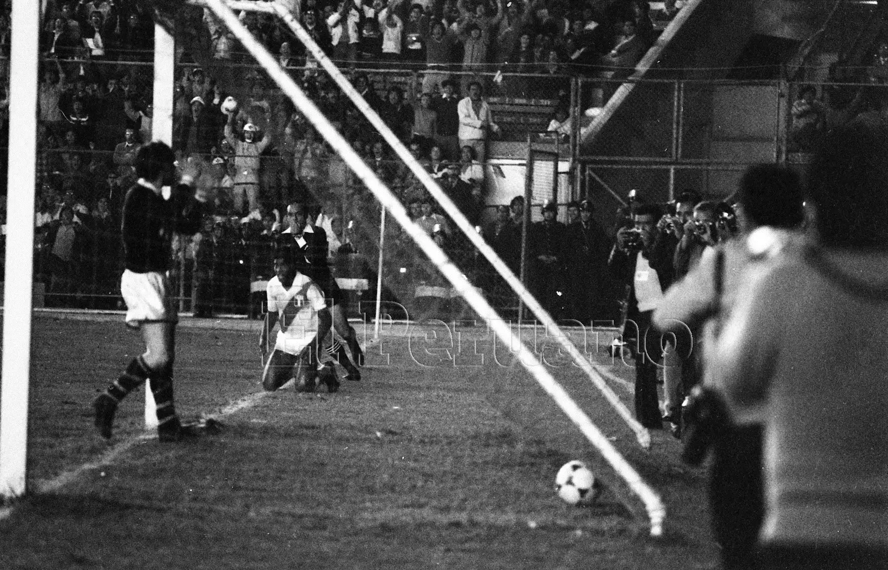 Lima - 26 mayo 1982 / La selección nacional de fútbol se despidió con un claro y concluyente 3-1 ante el Paris Saint Germain.Foto:Archivo Histórico El Peruano