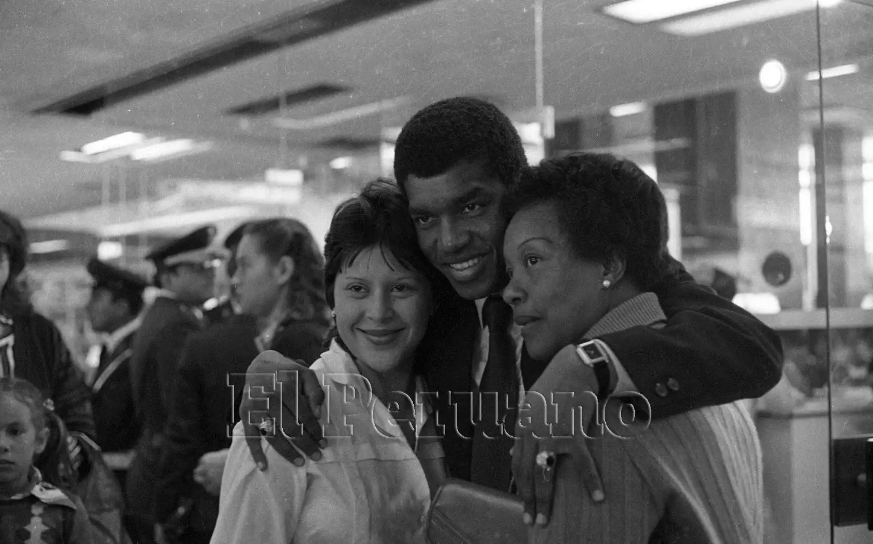 Callao - 29 mayo 1982 /Julio César Uribe.Una calurosa despedida brindó la afición  a la selección peruana de fútbol que viajó a Colonia, Alemania, donde se efectuará la parte final de su preparación, antes de iniciar su participación en el mundial de España 82.Foto:Archivo Histórico El Peruano
