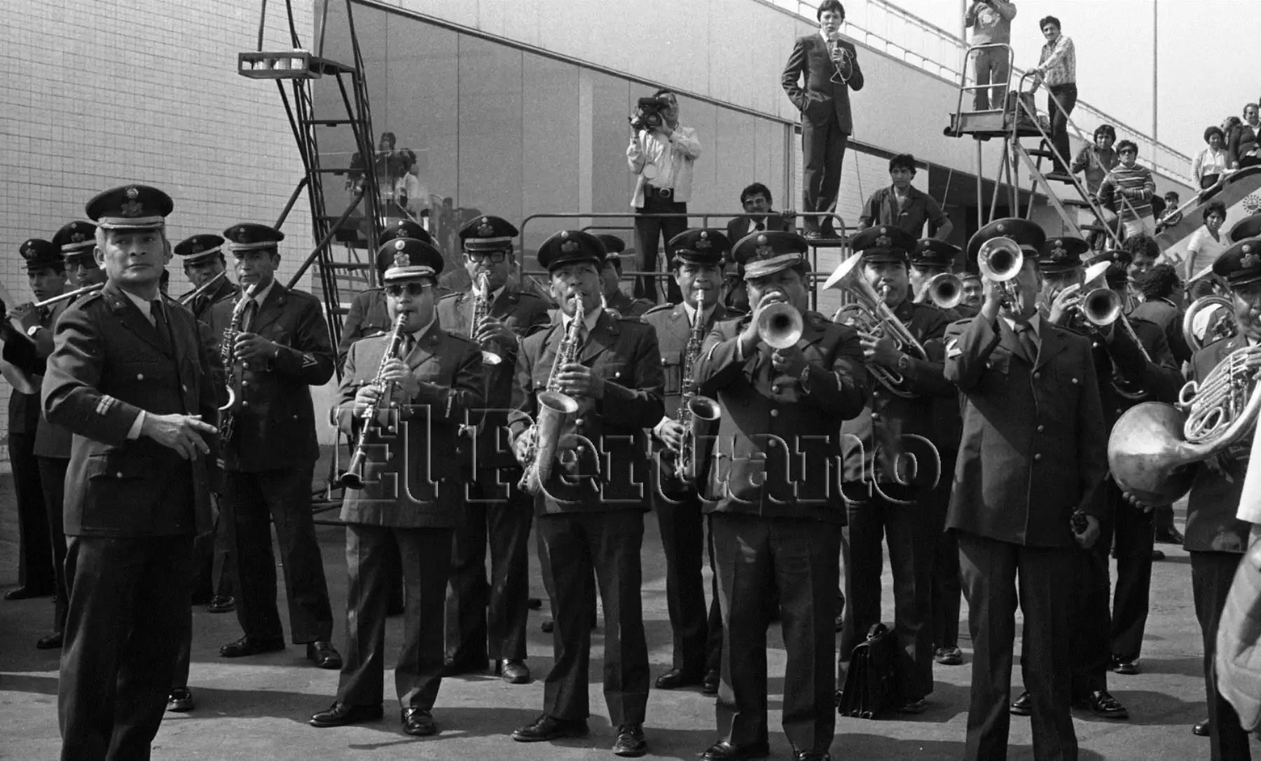 Callao - 29 mayo 1982 /.Una calurosa despedida brindó la afición  a la selección peruana de fútbol que viajó a Colonia, Alemania, donde se efectuará la parte final de su preparación, antes de iniciar su participación en el mundial de España 82.Foto:Archivo Histórico El Peruano