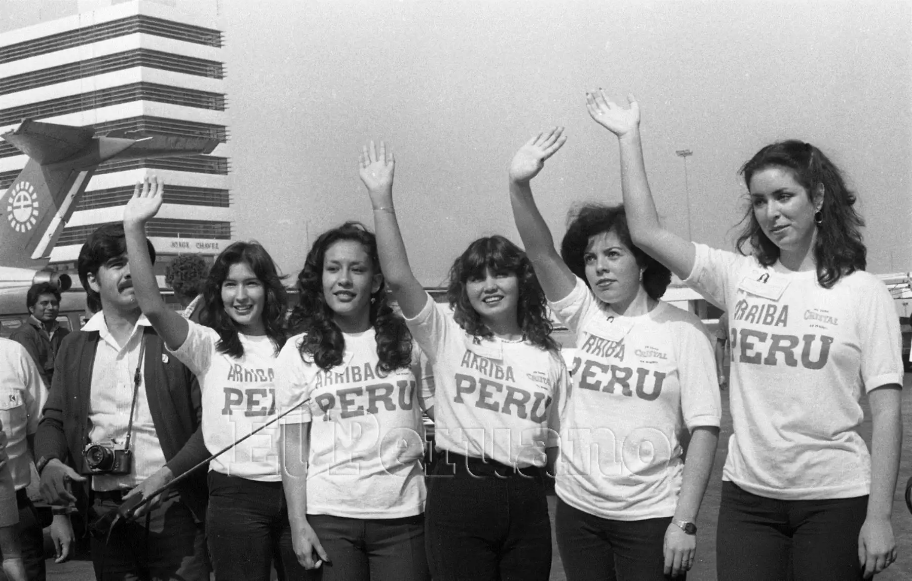 Callao - 29 mayo 1982 /.Una calurosa despedida brindó la afición  a la selección peruana de fútbol que viajó a Colonia, Alemania, donde se efectuará la parte final de su preparación, antes de iniciar su participación en el mundial de España 82.Foto:Archivo Histórico El Peruano