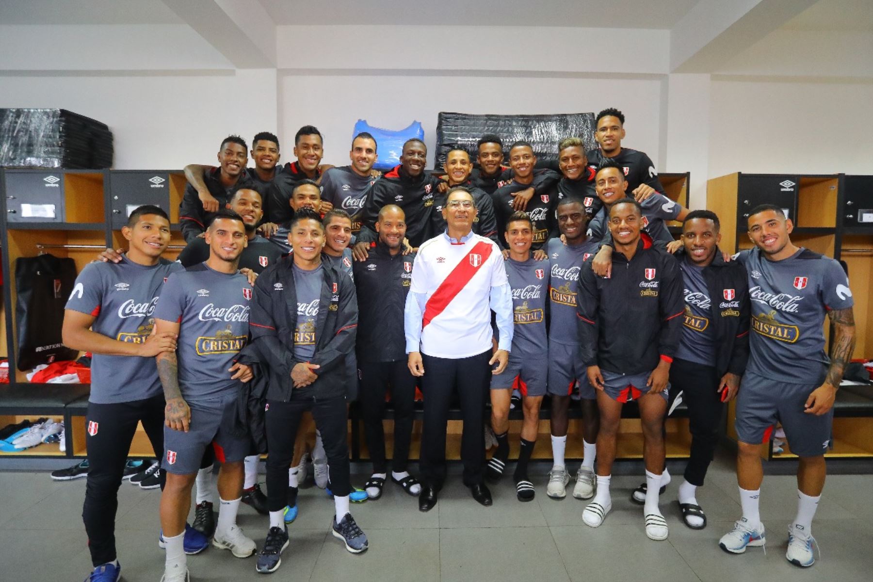 Peru President bids farewell to national soccer team ...