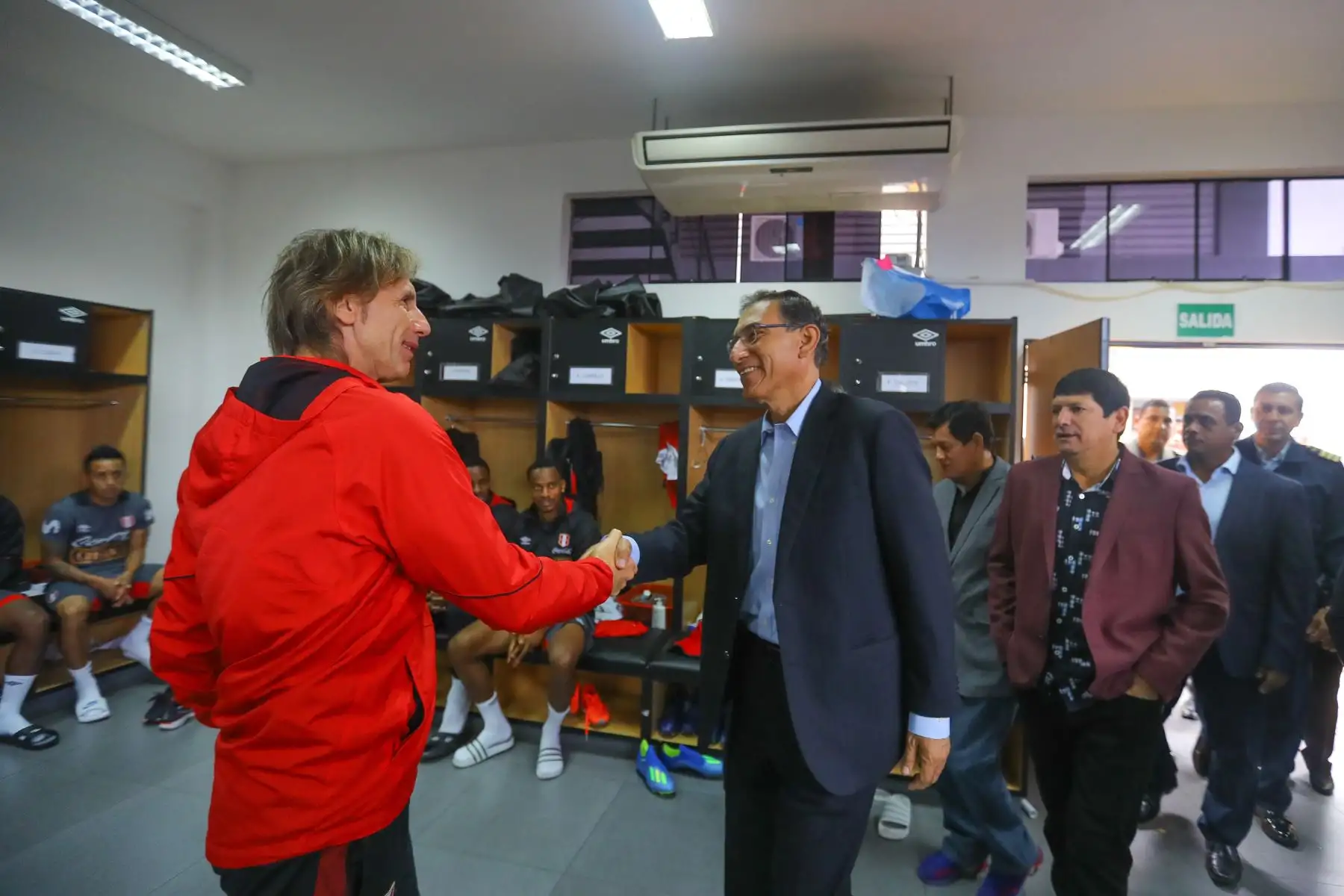 Jefe de Estado Martín Vizcarra, despide a la selección peruana de fútbol en la Videna. Foto:ANDINA /Presidencia