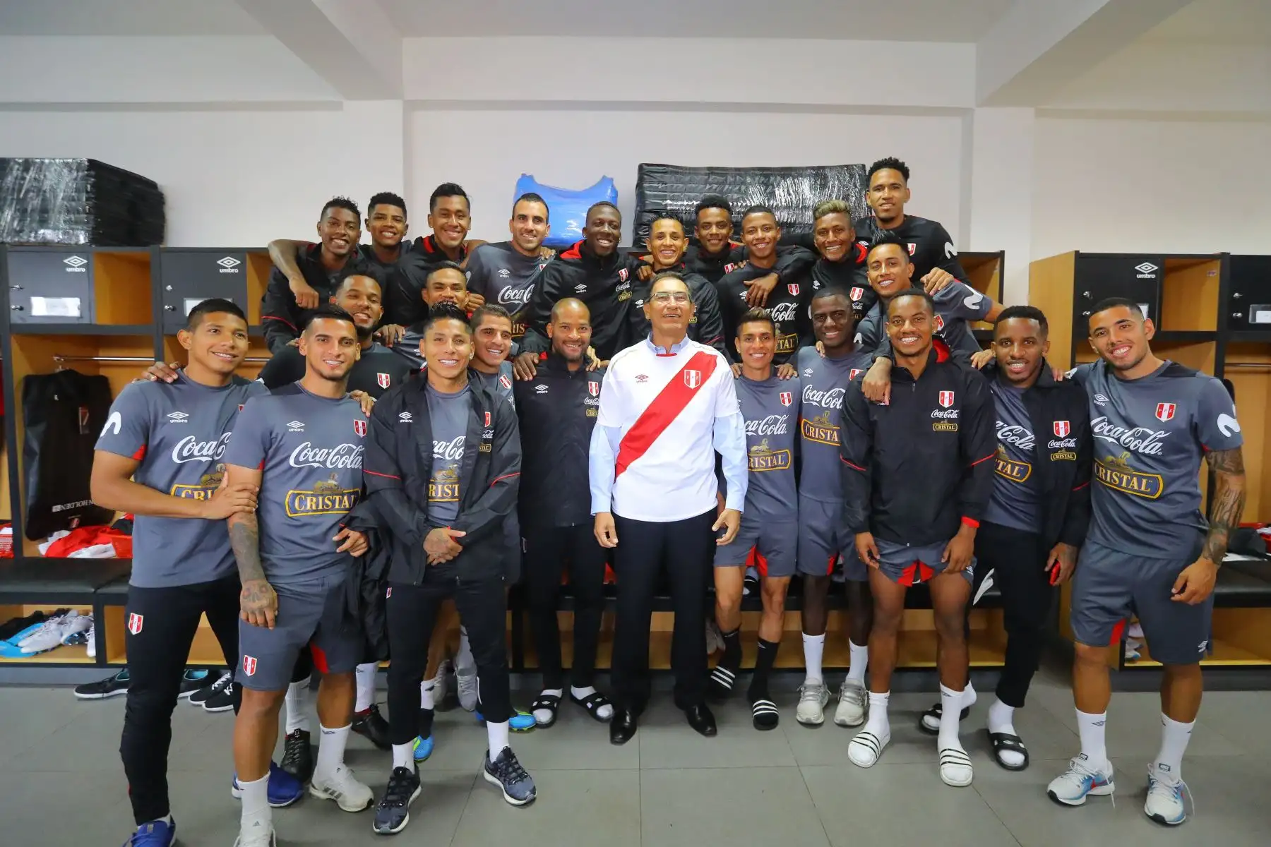 Jefe de Estado Martín Vizcarra, despide a la selección peruana de fútbol en la Videna. Foto:ANDINA /Presidencia