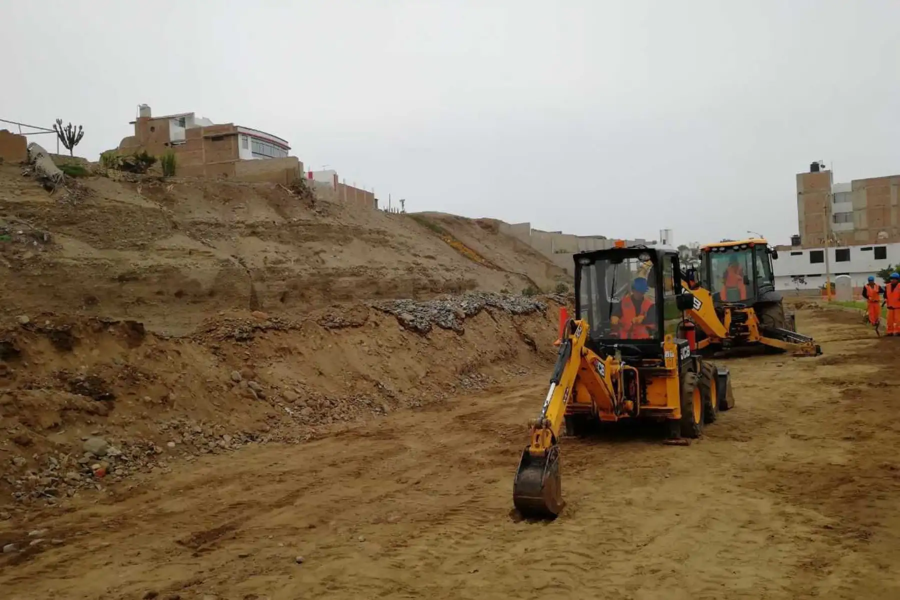 Más de 3,500 habitantes del centro poblado María del Socorro del distrito de Huanchaco, en región La Libertad, afectados por El Niño costero, se beneficiarán con el inicio de las obras para mejorar los servicios de agua potable y alcantarillado.