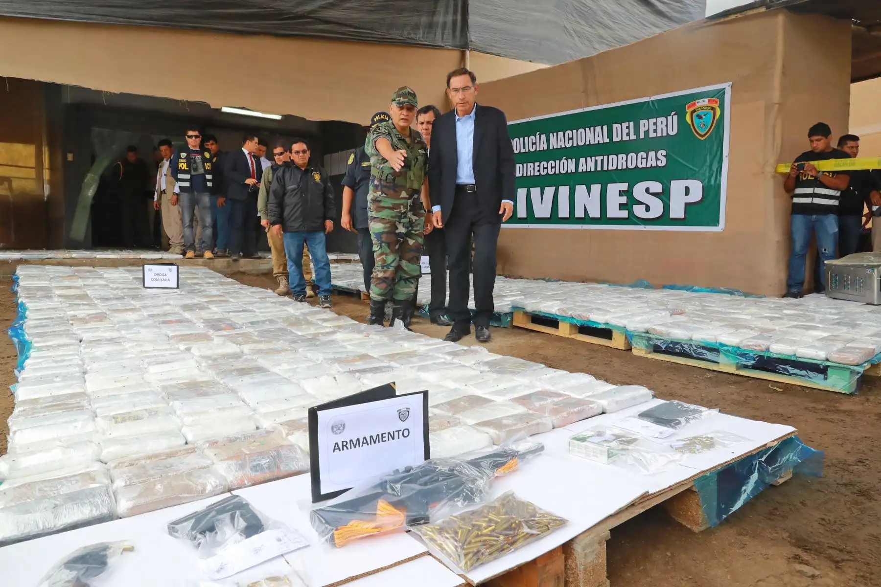 El presidente Martín Vizcarra, recibió detalles del operativo que permitió el decomiso de más de una tonelada de droga en la localidad de Chancay. Foto: ANDINA/Prensa Presidencia