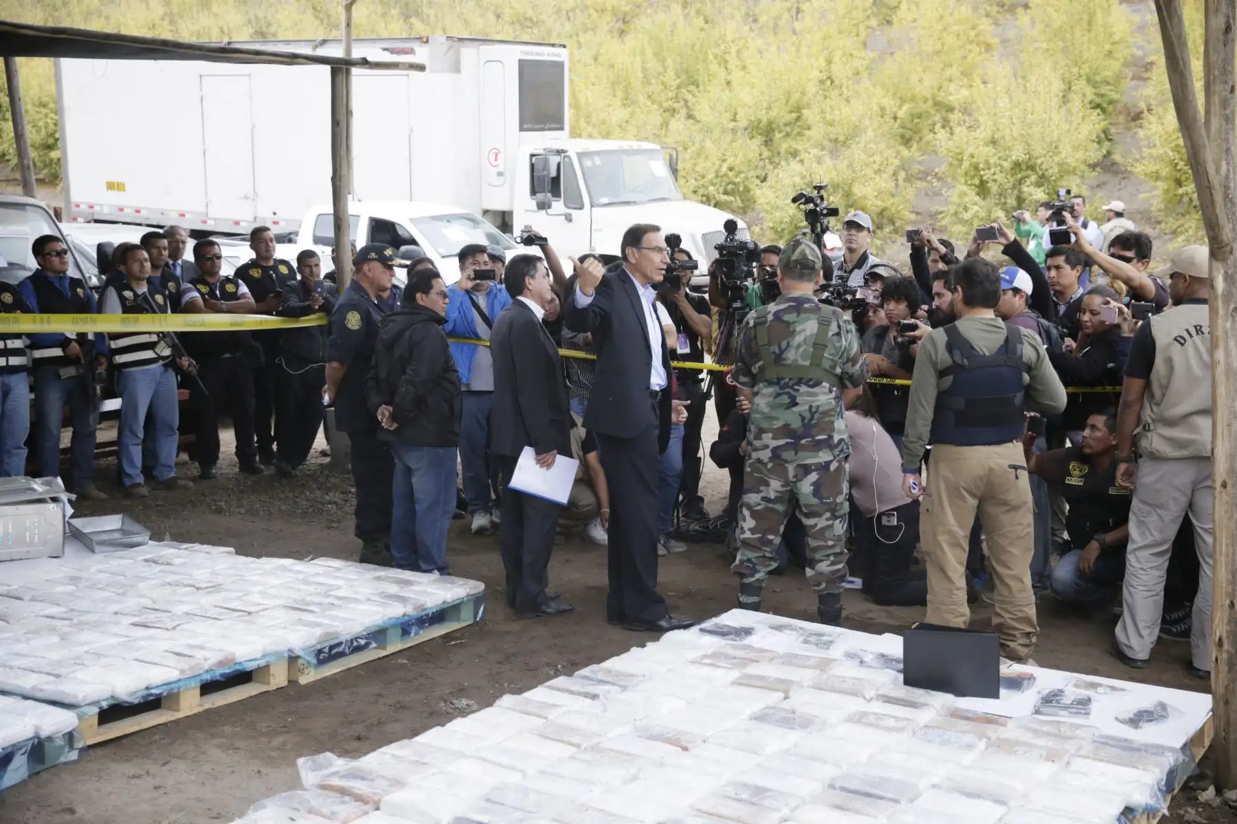 El presidente Martín Vizcarra, recibió detalles del operativo que permitió el decomiso de más de una tonelada de droga en la localidad de Chancay. Foto: ANDINA/Prensa Presidencia