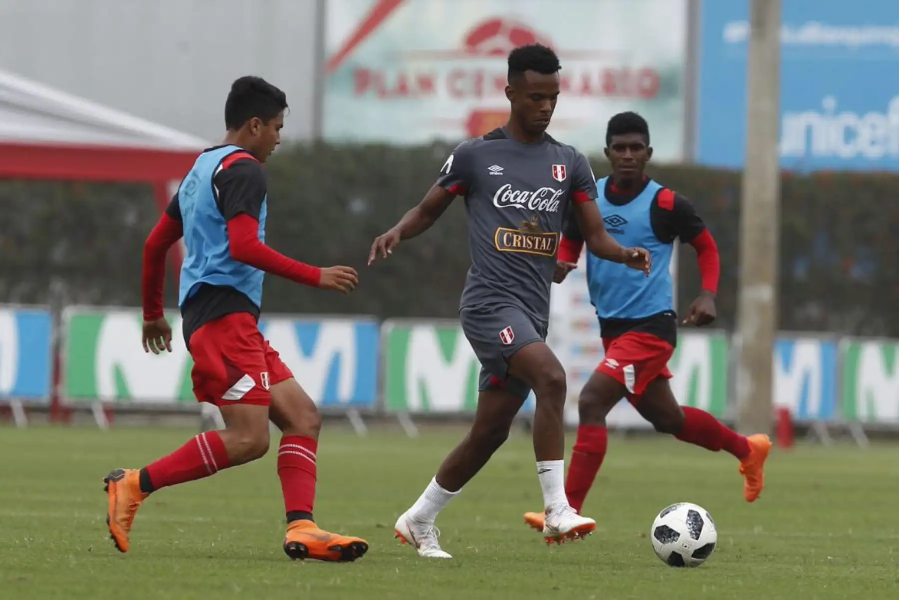 La Selección realizó su último entrenamiento en la Videna. Los muchachos que no iniciaron el encuentro ante Escocia, trabajaron con la Sub 20.Foto: ANDINA/FPF