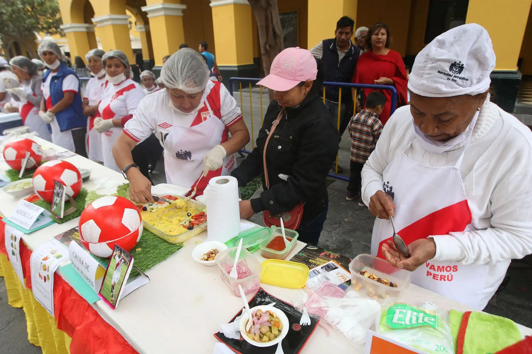 Feria gastronómica,"Causa por la blanquiroja"organizada por la  Municipalidad de Lima,en el marco del Dia Mundial de la papa.Foto:ANDINA/Héctor Vinces.