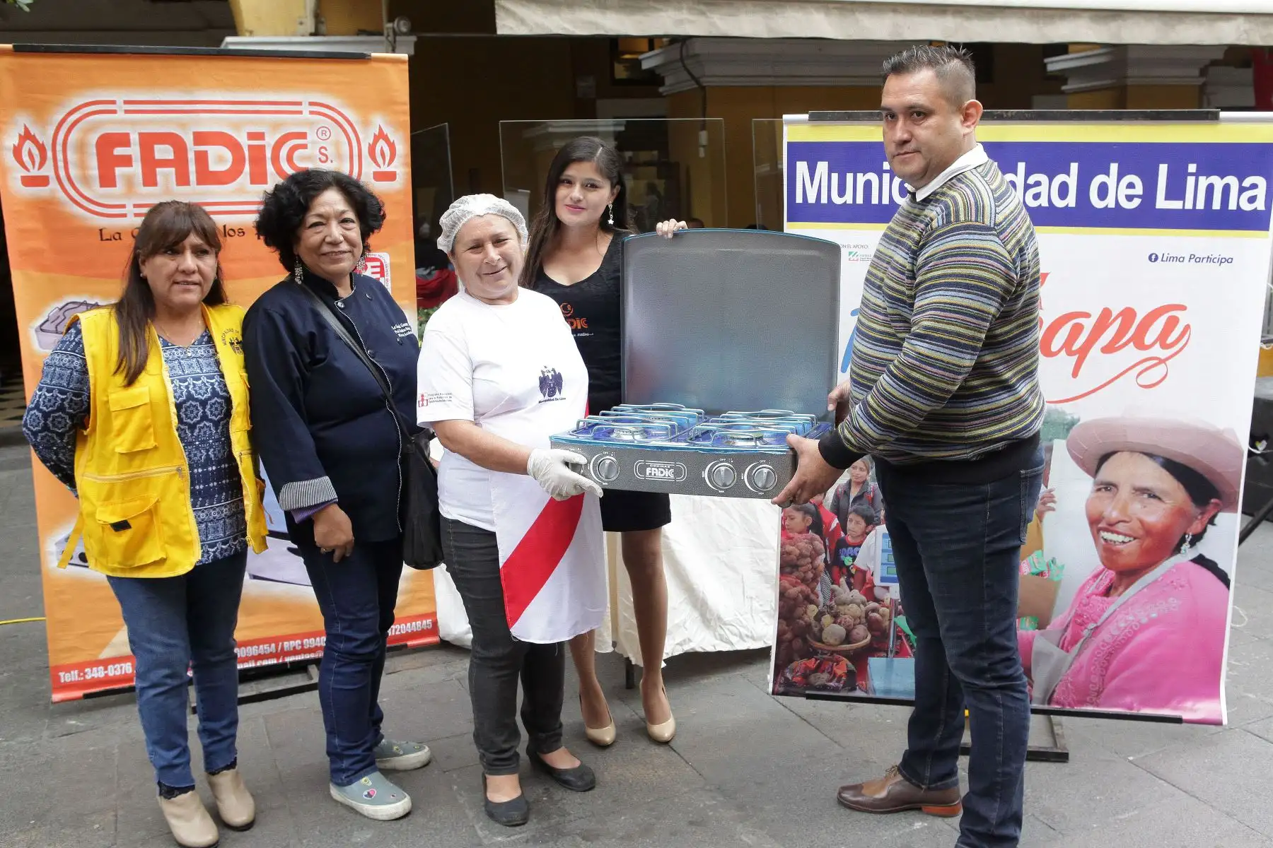 Feria gastronómica,"Causa por la blanquiroja"organizada por la  Municipalidad de Lima,en el marco del Dia Mundial de la papa.Foto:ANDINA/Héctor Vinces.