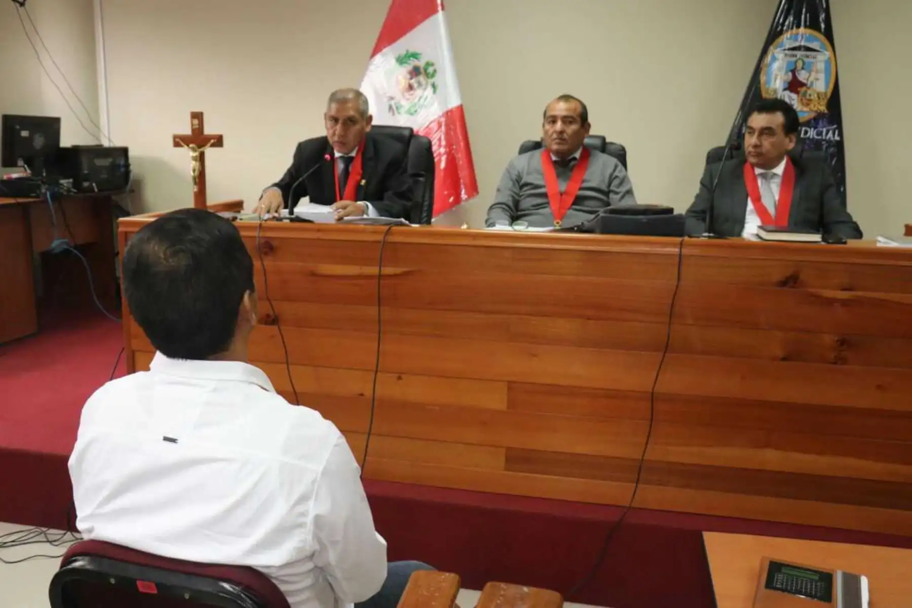 En el marco del juicio oral seguido contra el exgobernador regional de Áncash, César Álvarez, por el asesinato del exconsejero Ezequiel Nolasco Campos, el Colegiado A de la Sala Penal Nacional sesionó hoy en el nuevo Edificio Penal de la Corte Superior de Justicia del Santa, en Chimbote.