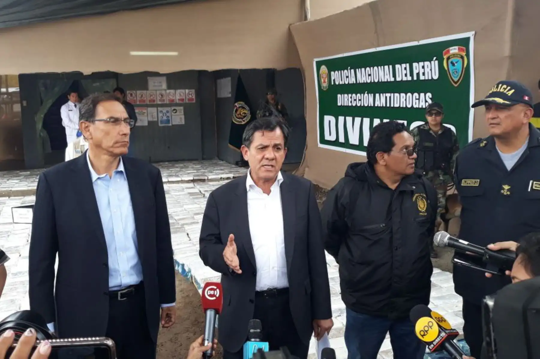 Presidente Martín Vizcarra encabezó ceremonia de presentación de droga incautada en Chancay. ANDINA/Difusión