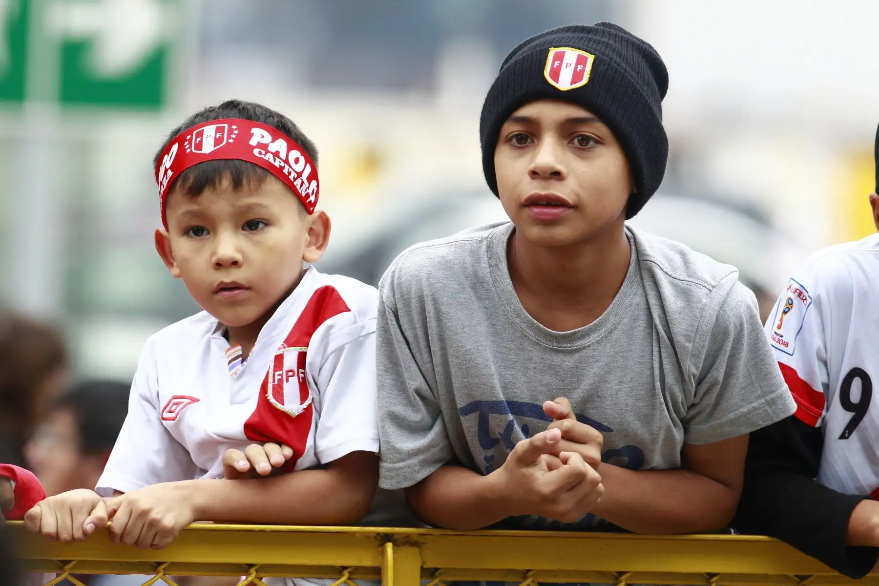Miles de hinchas llegaron al aeropuerto Jorge Chavez para despedir a la selección peruana de fútbol, que estará en el Mundial de Rusia 2018. Foto: ANDINA/Eddy Ramos.