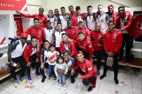 Selección Peruana viajó a Europa para completar su preparación al Mundial
