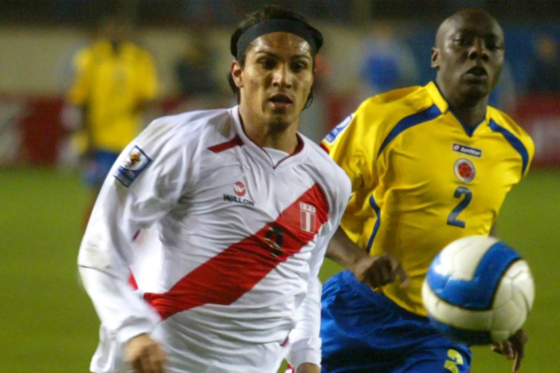 Lima - 14 junio 2008 / El delantero peruano Paolo Guerrero domina el balón durante el encuentro que Perú y Colombia igualaron 1-1 por las eliminatorias al mundial de Sudáfrica 2010.Foto:ARCHIVO EL PERUANO