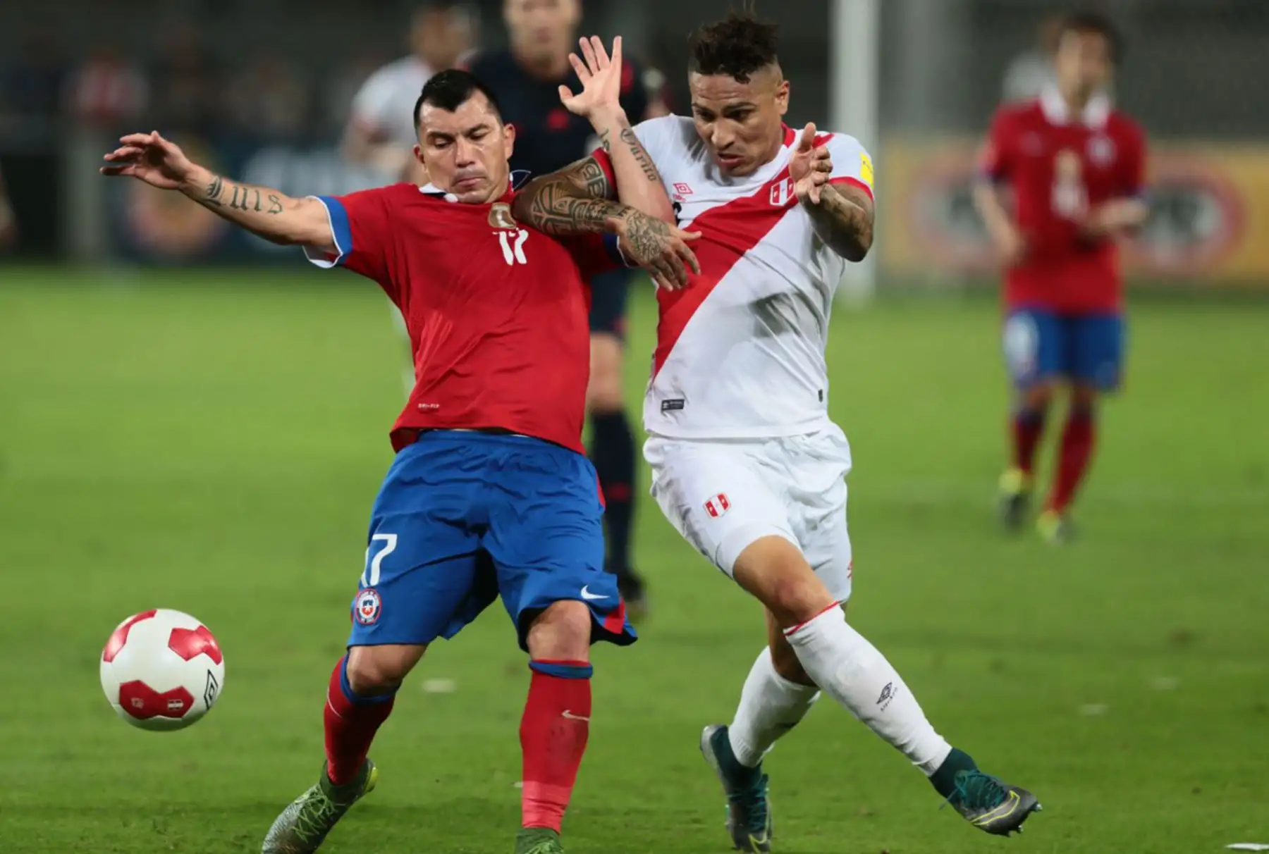 Lima - 13 octubre 2015 / Perú jugando con diez hombres pierde ante los chilenos por eliminatorias Rusia 2018. Foto: ARCHIVO EL PERUANO