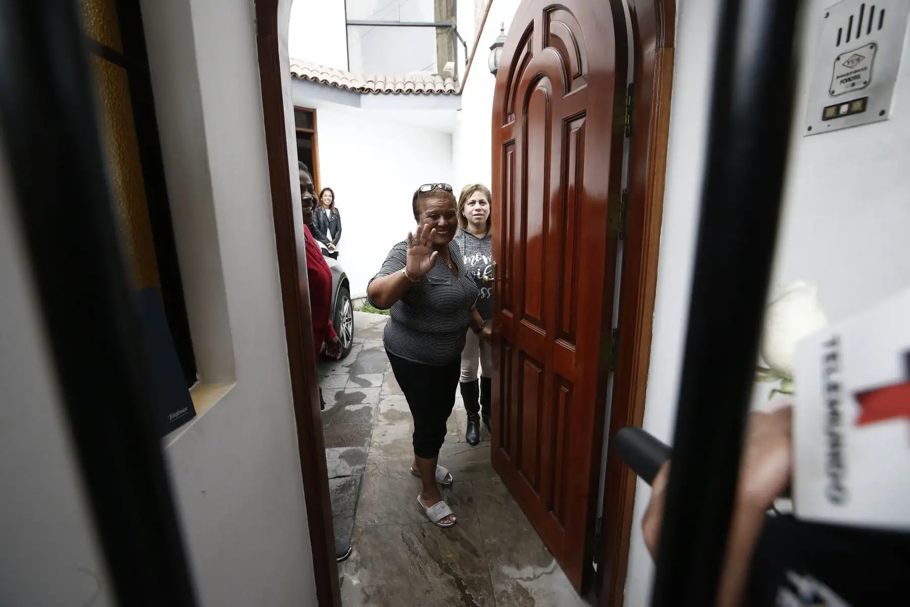 La madre del delantero Paolo Guerrero, Petronila Gonzales, doña Peta, demuestra su felicidad porque el capitán de la selección participará en el Mundial de Rusia 2018. Foto: ANDINA/Melina Mejía.