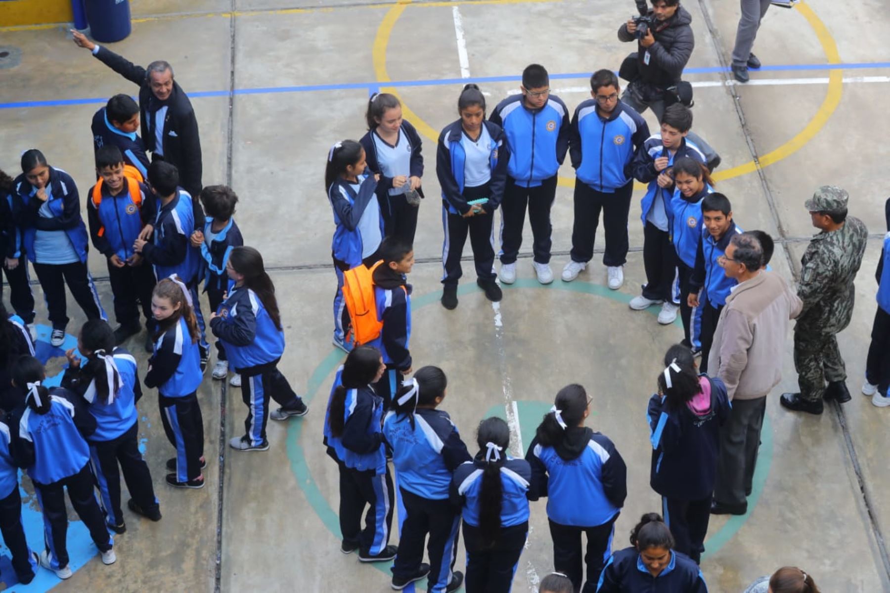 Al menos 360,000 escolares de la región Arequipa participarán, el próximo 12 de junio, en el simulacro de sismo escolar por el Día de la Solidaridad, el cual estaba programado para el 31 de mayo pasado, pero fue postergado por acciones de protesta en la zona. ANDINA/Prensa Presidencia