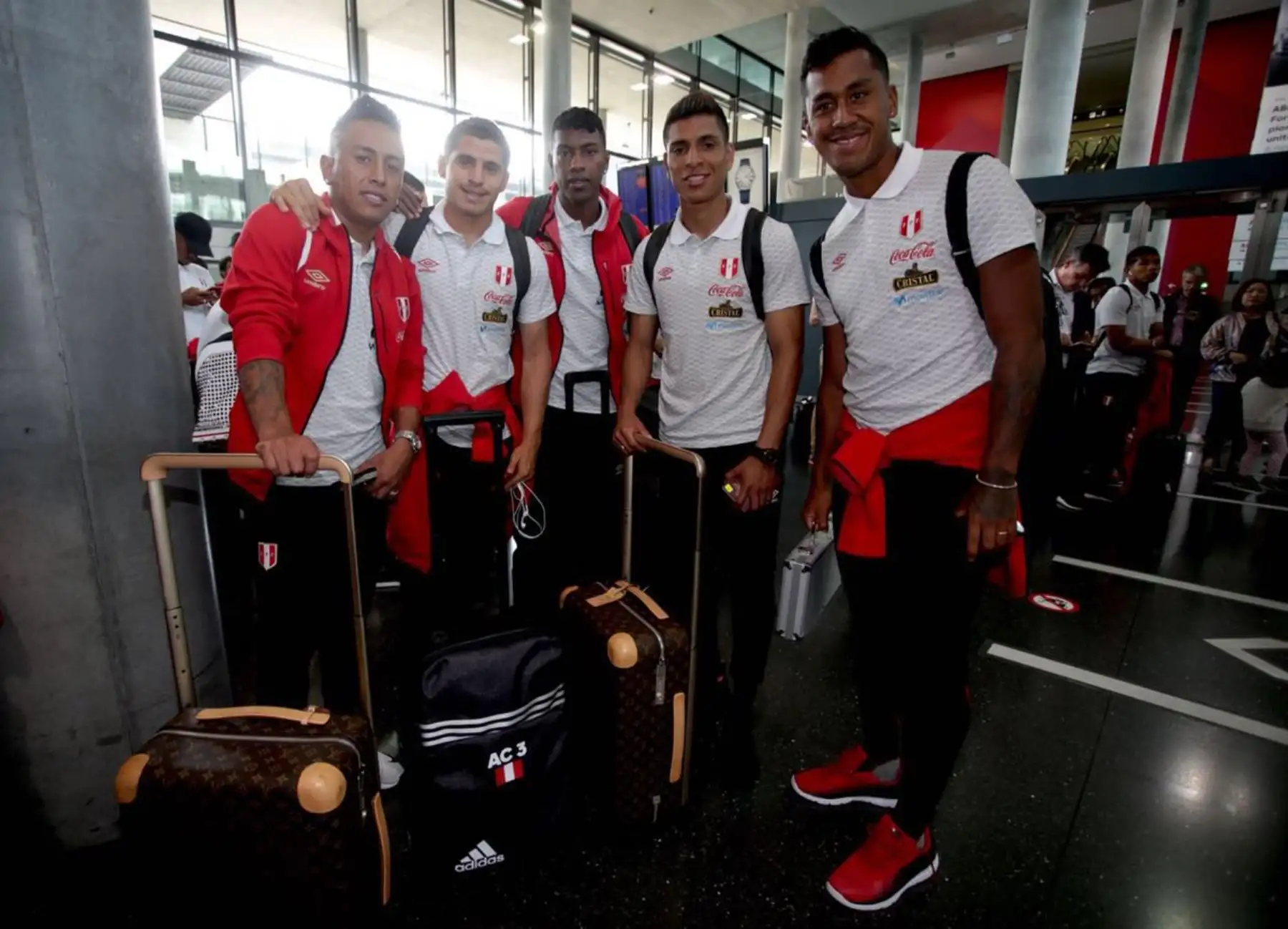 Antes de llegar a Austria, los muchachos de la selección peruana, estuvieron en Suiza y nos regalaron estas postales.Foto: ANDINA/FPF