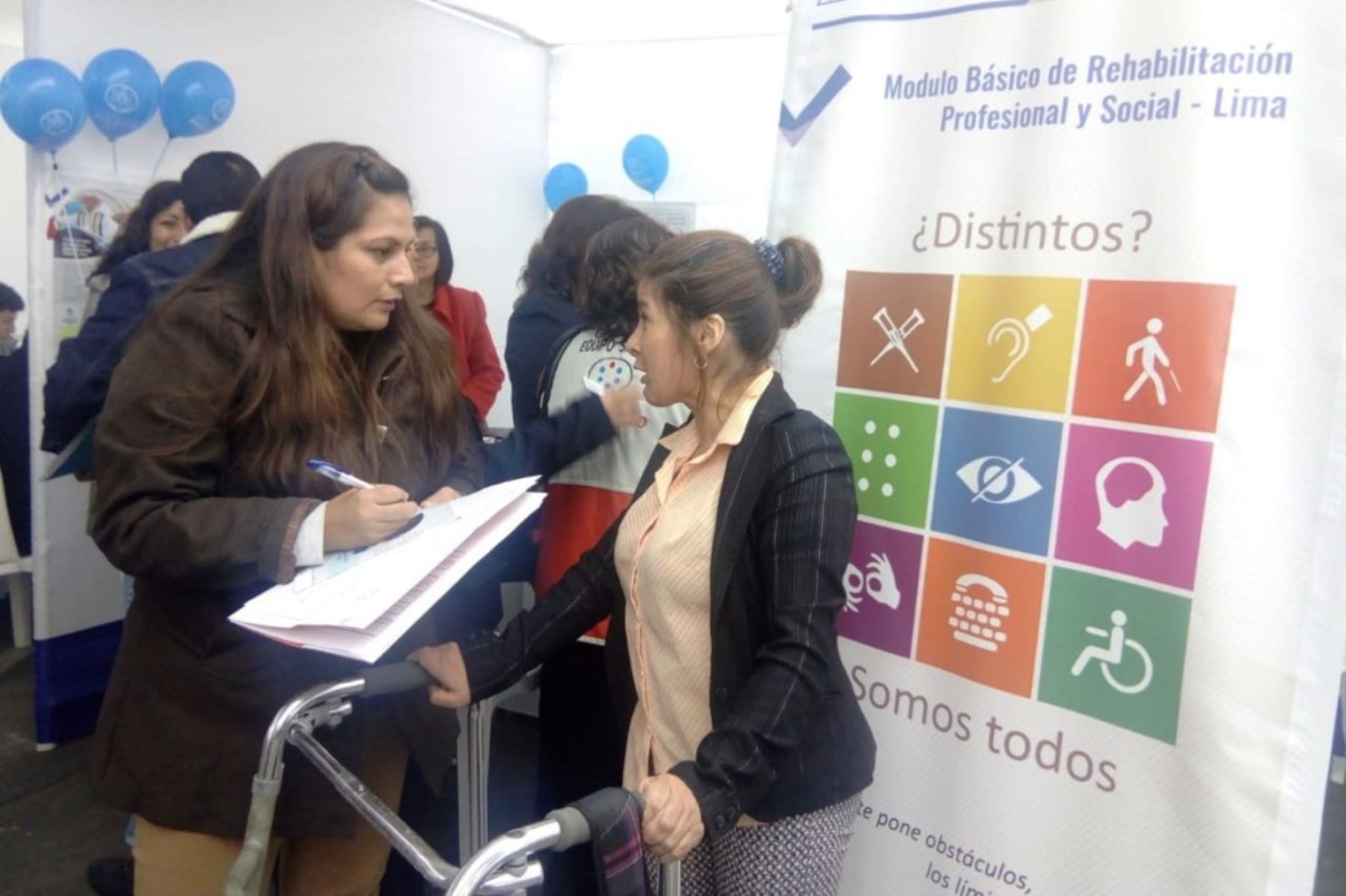EsSalud reunió a más de 40 empresas para dar trabajo a personas con discapacidad. Foto: ANDINA/Difusión.