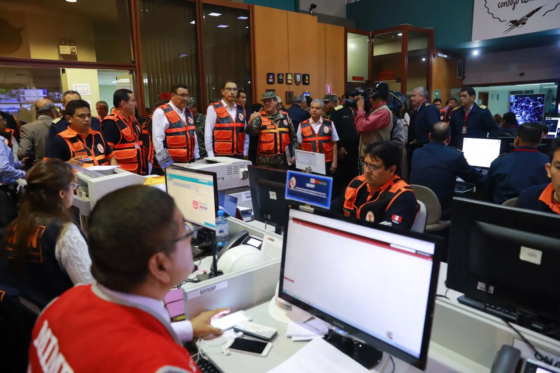 Presidente Martín Vizcarra recibe el balance del simulacro de sismo y tsunami en el COEN. Foto: ANDINA/Prensa Presidencia.