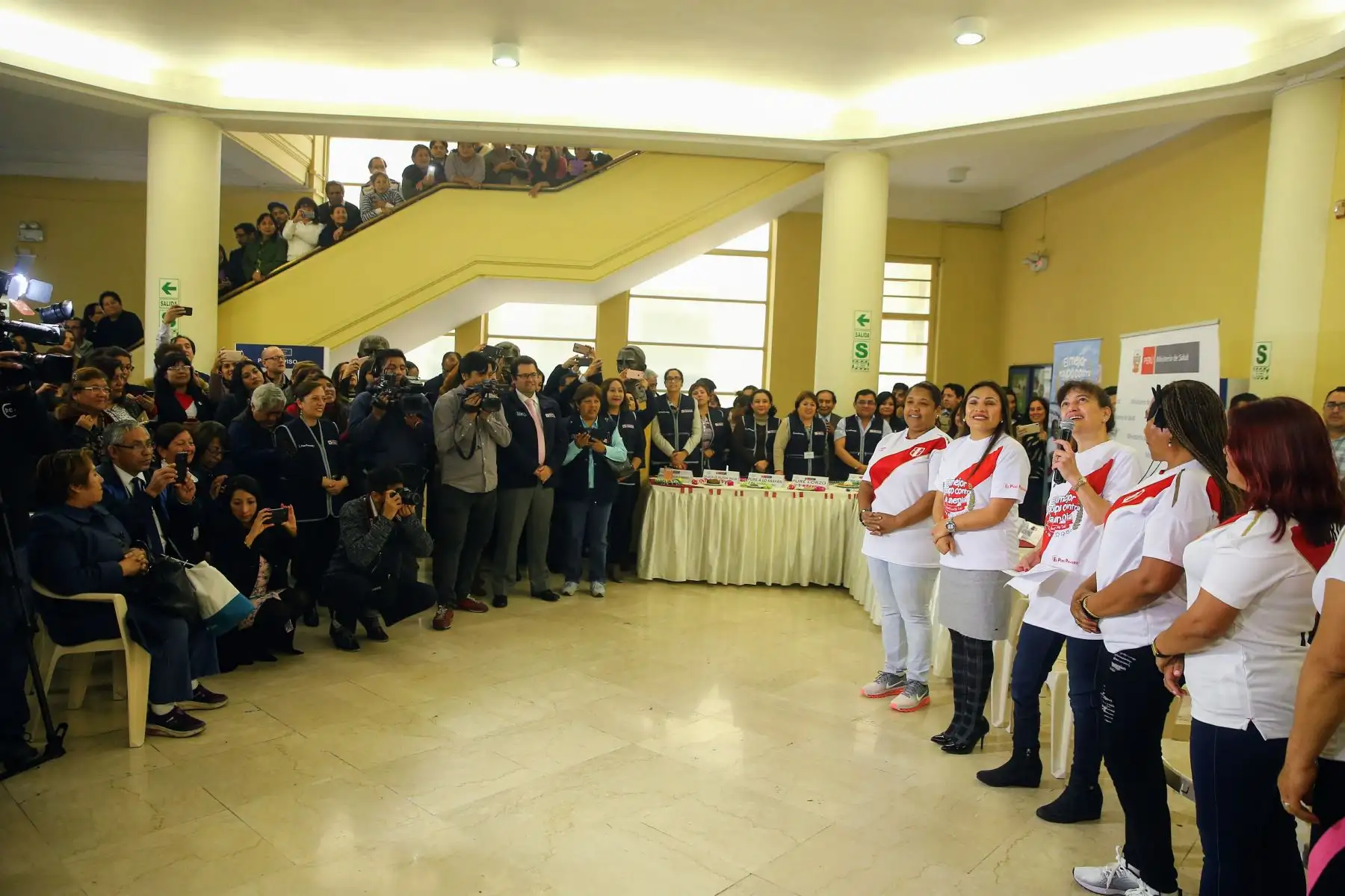El MINSA otorga reconocimiento a "madres mundialistas" que apoyan la Jornada Nacional contra la Anemia. Foto: ANDINA/Luis Iparraguirre