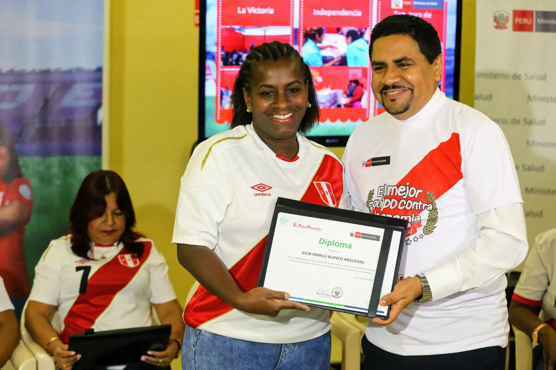 El MINSA otorga reconocimiento a "madres mundialistas" que apoyan la Jornada Nacional contra la Anemia. Foto: ANDINA/Luis Iparraguirre