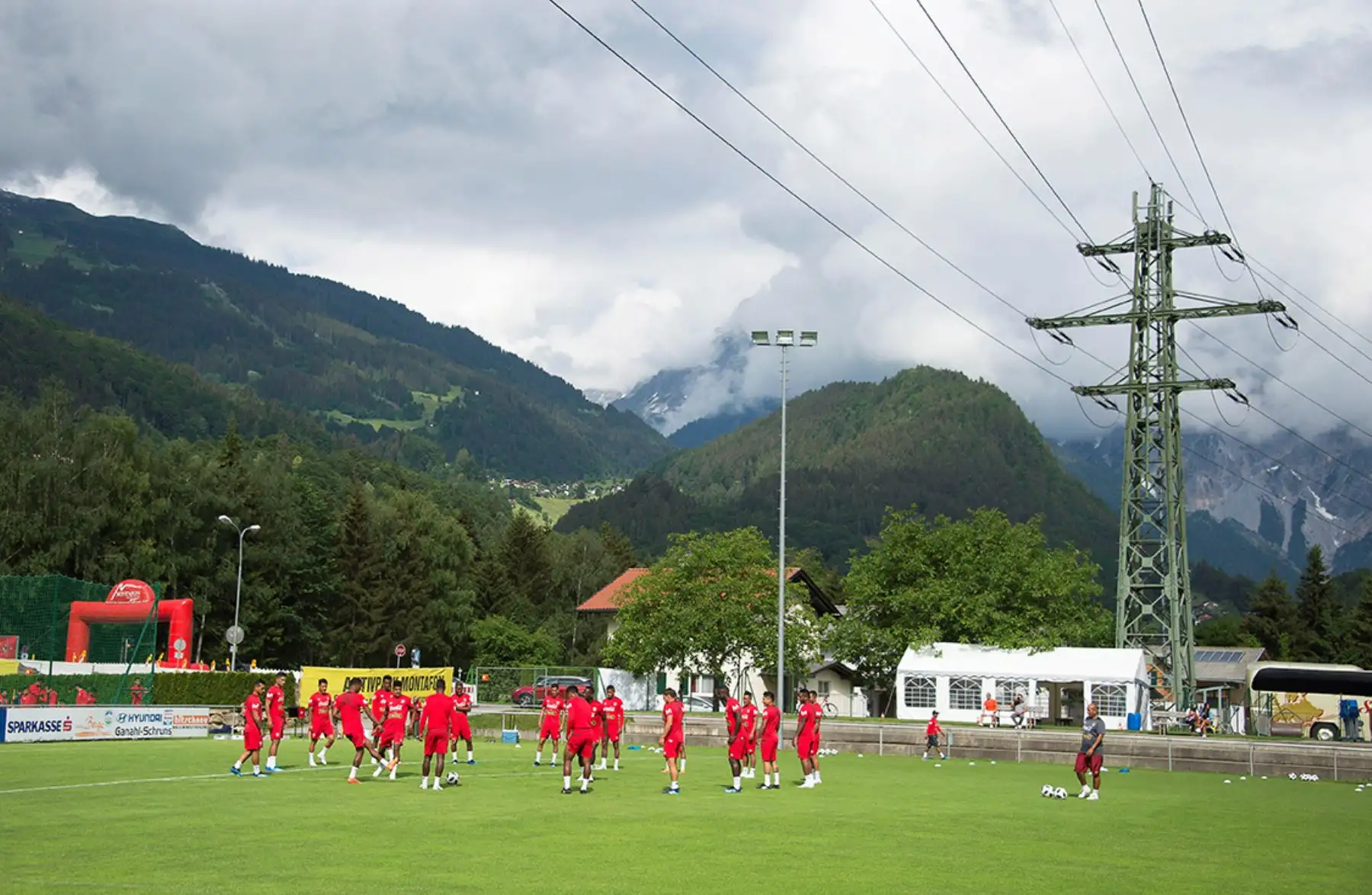 Los jugadores de la selección peruana durante el primer entrenamiento en Schruns, Austria.Foto: EFE