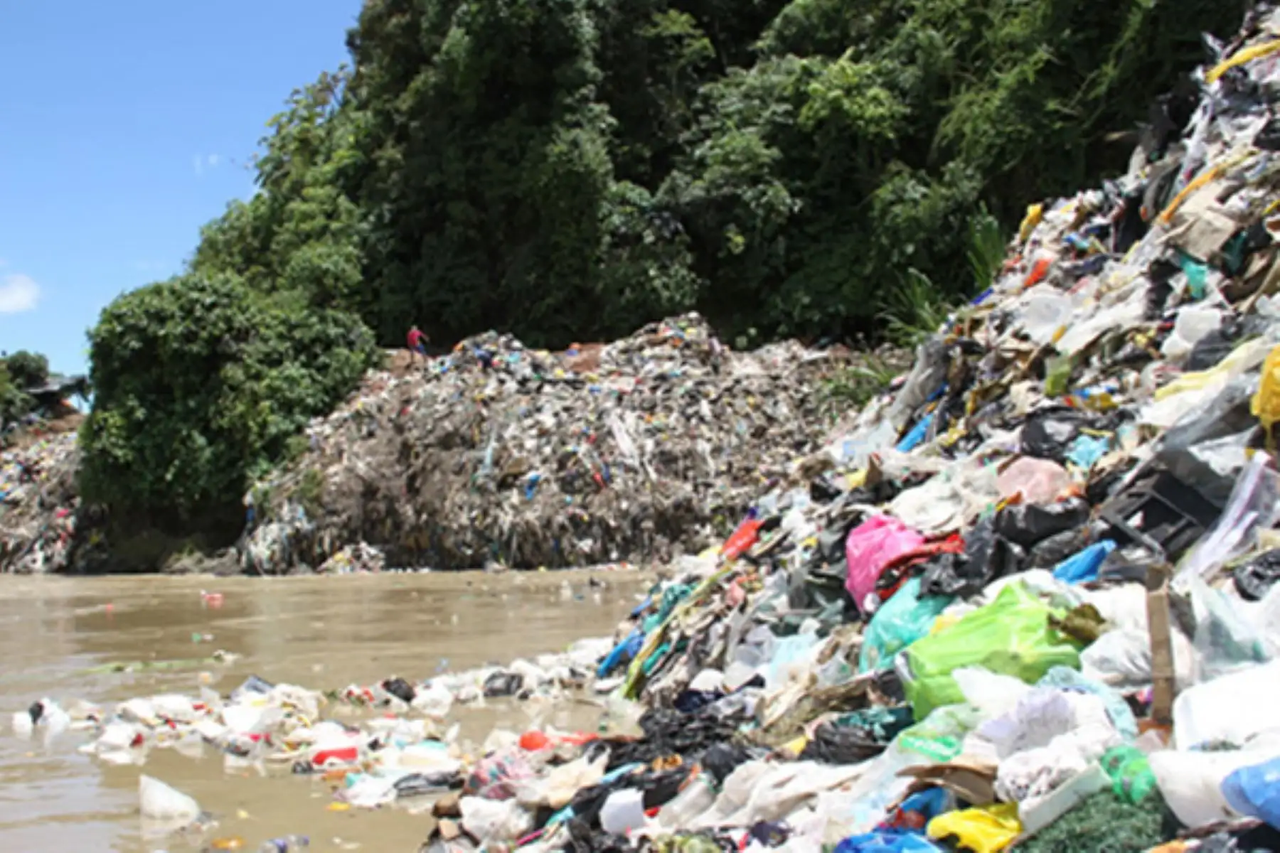 Botadero de Chachapoyas afecta los cuerpos de agua de la zona. Foto: ANDINA/Archivo