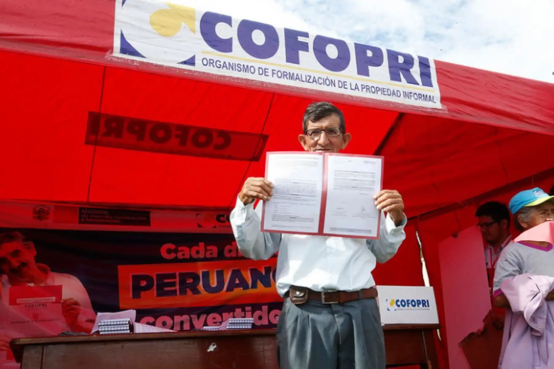 Beneficiario con titulación de Cofopri. ANDINA/Difusión