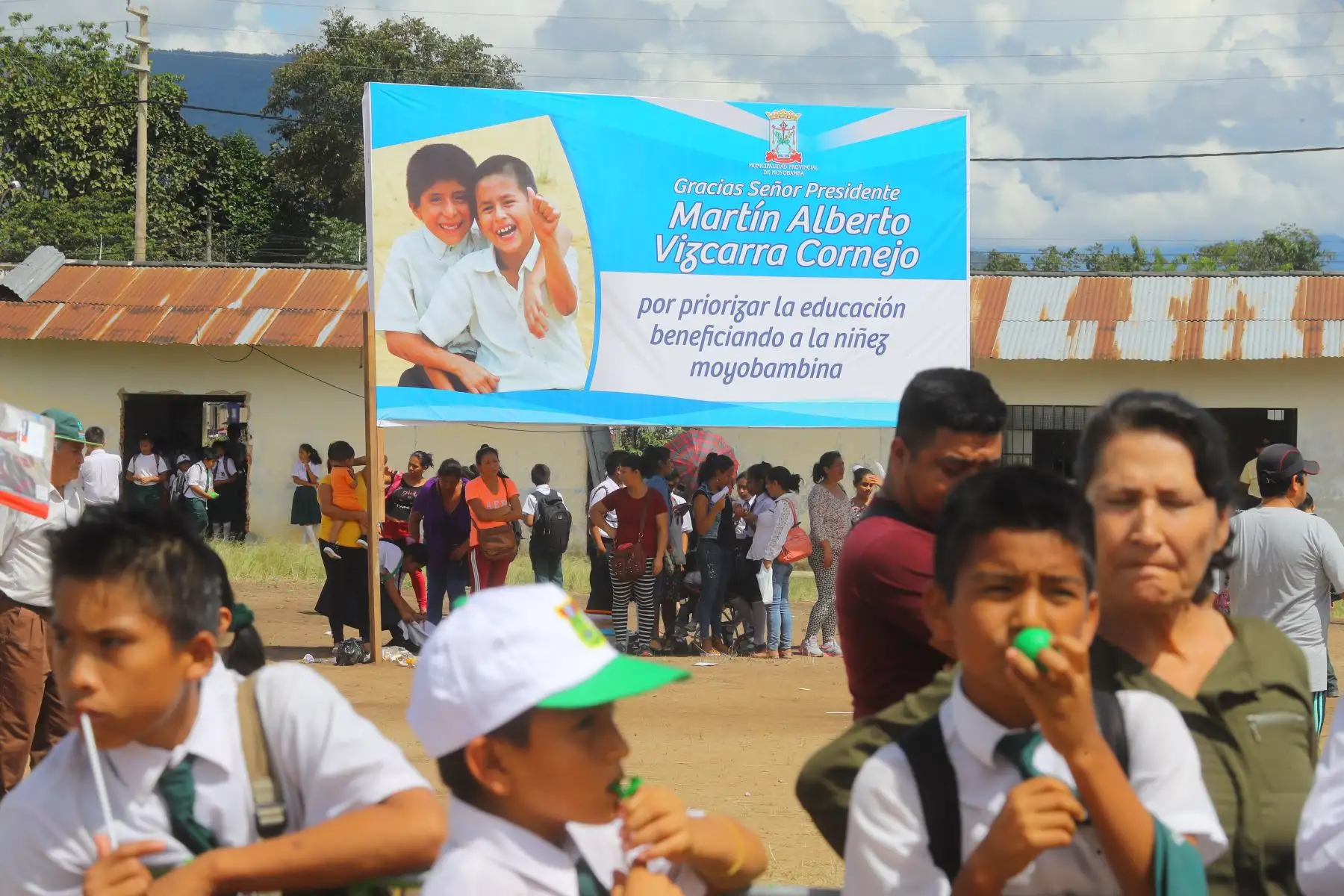 Jefe de Estado hace la entrega simbólica del terreno donado a la Municipalidad Provincial de Moyobamba, que será destinado a la construcción de dos instituciones educativas.Foto: ANDINA/Prensa Presidencia