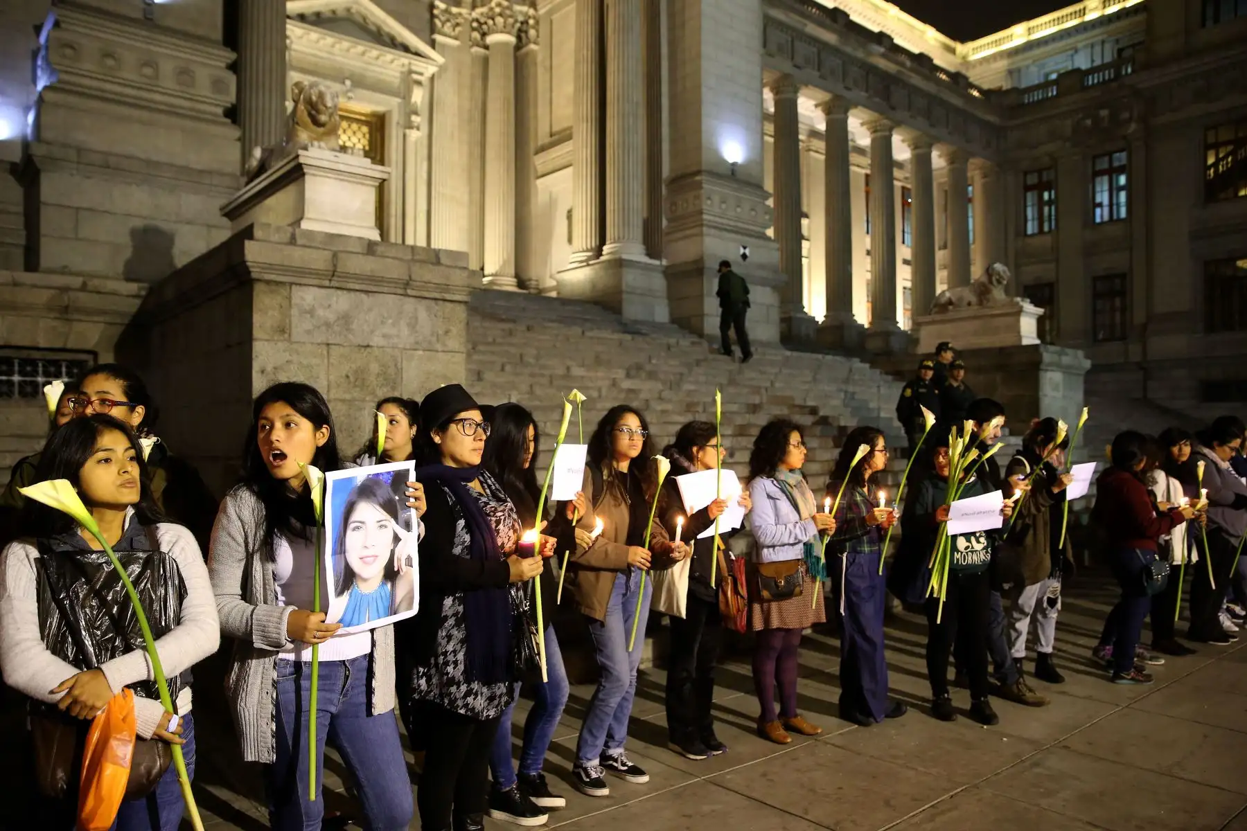Plantón por muerte de Eyvi Ágreda, en Palacio de Justicia. Foto: ANDINA/ Dante Zegarra
