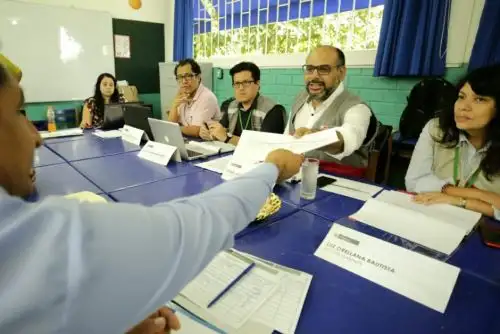 El ministro de Educación, Daniel Alfaro, cumplió una recargada agenda durante los dos días de su visita de trabajo en la ciudad de Tarapoto, que incluyó su participación en el Muni Ejecutivo con el objetivo de tratar varios proyectos de inversión y las necesidades de infraestructura educativa con los alcaldes de las 10 provincias de la región San Martín.