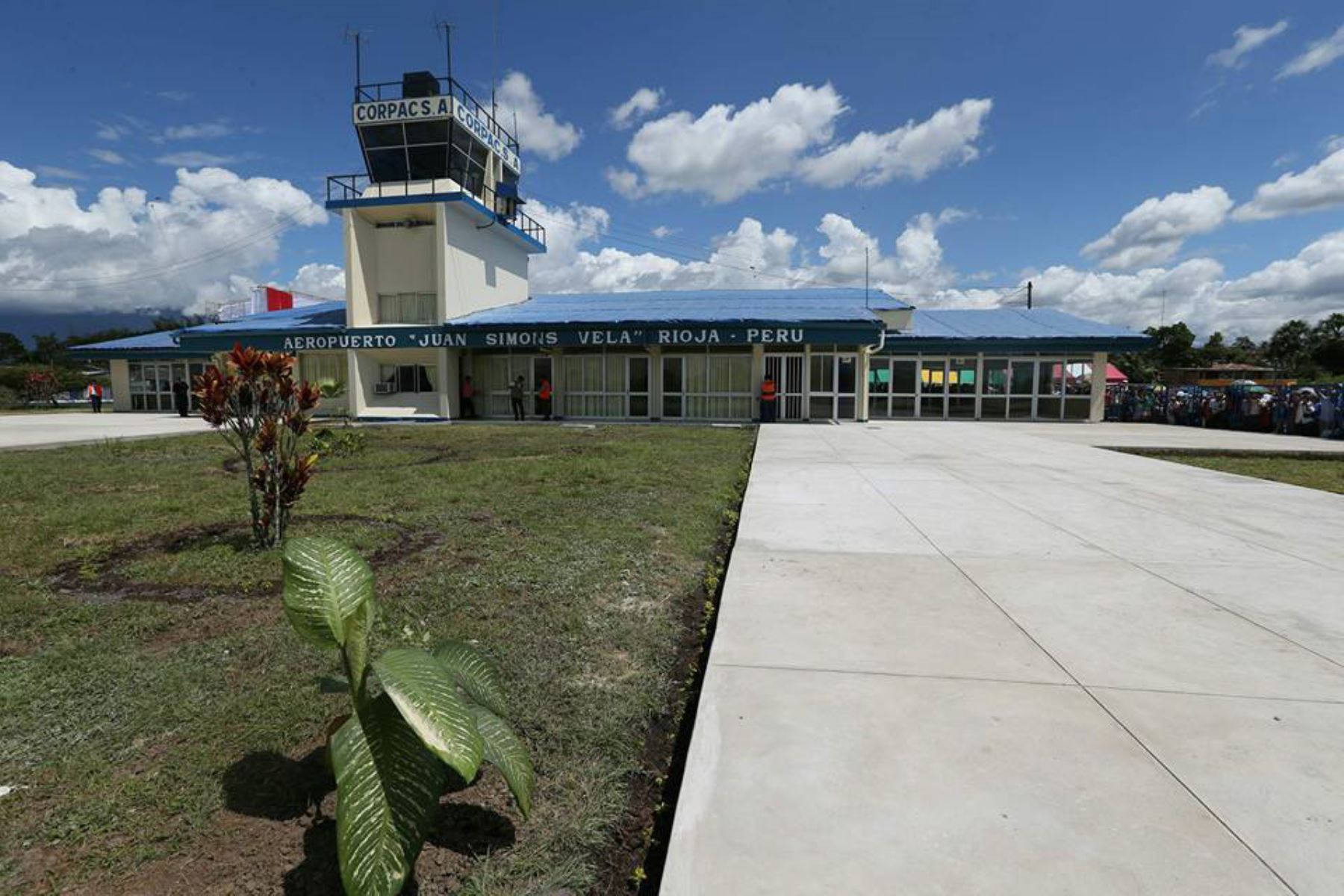 El aeropuerto Juan Simón Vela, de la provincia de Rioja, recibirá próximamente vuelos comerciales, anunció el ministro de Transportes y Comunicaciones, Edmer Trujillo, durante el Muni Ejecutivo realizado en la región San Martín.
