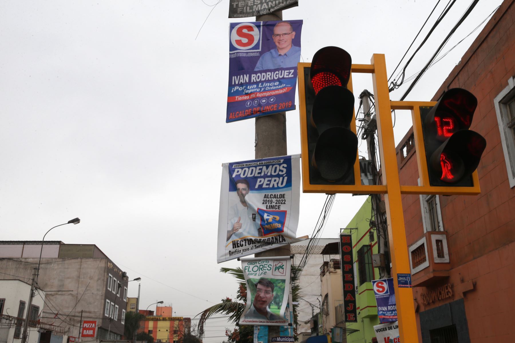 Postes no deben ser utilizados como parantes para la propaganda electoral. Foto: ANDINA/Norman Córdova