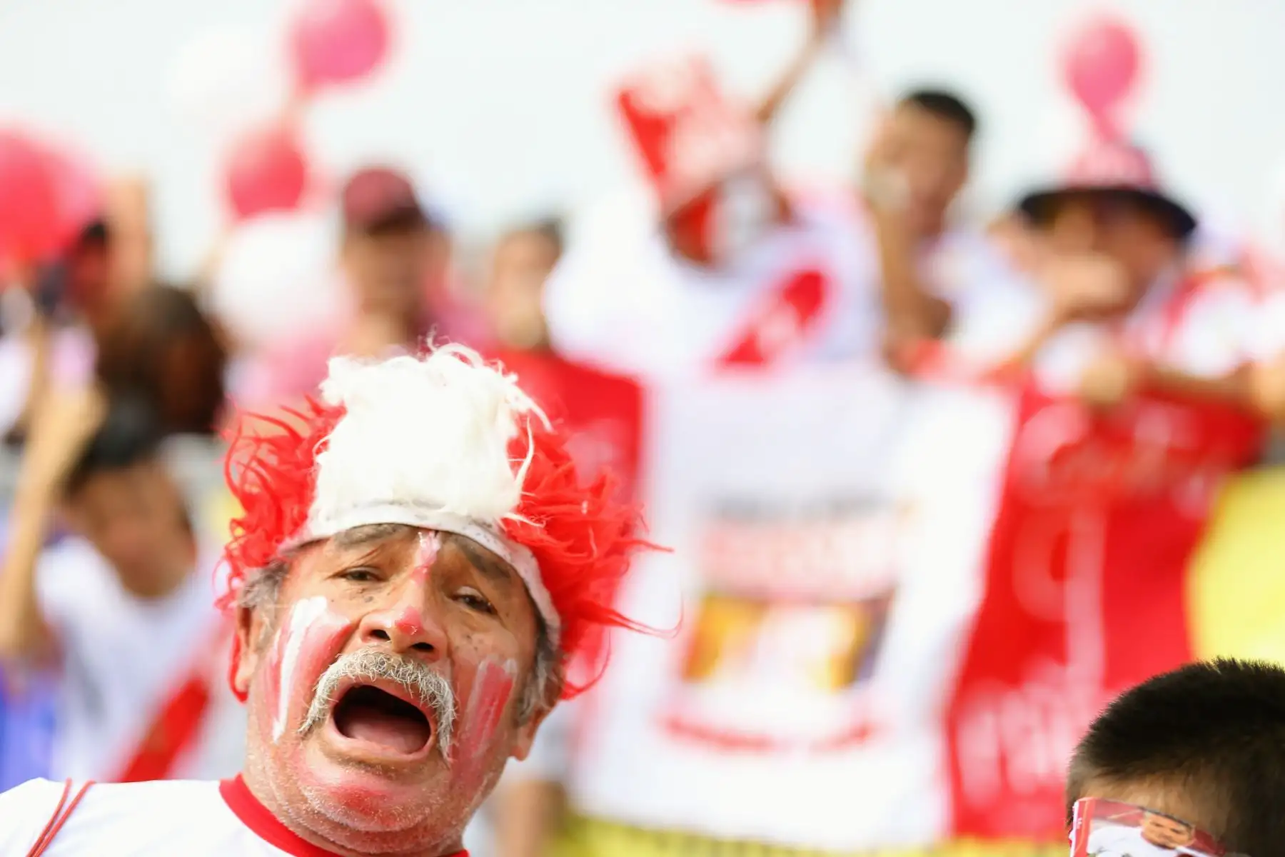 Celebración de hinchas en el Parque de La Muralla durante el partido de Perú contra Arabia Saudita. Foto: ANDINA/Luis Iparraguirre