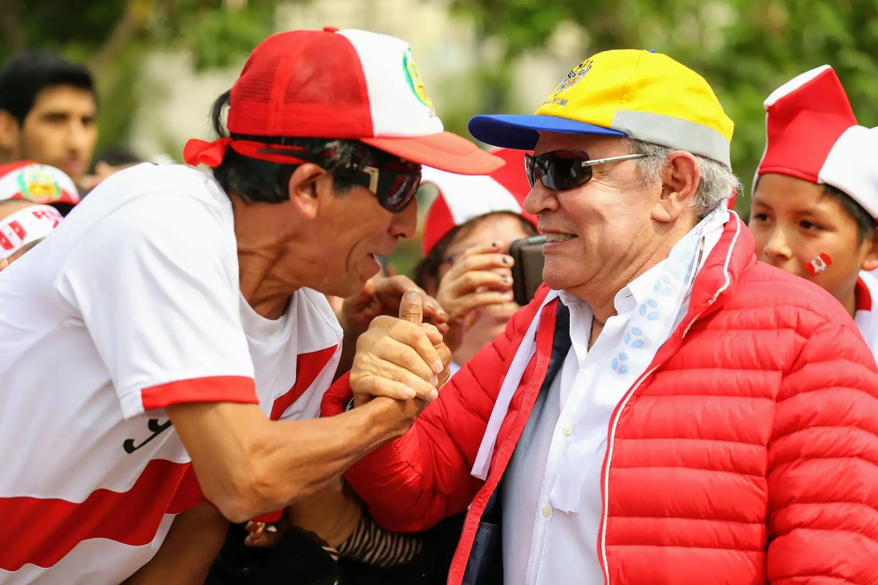 Celebración de hinchas en el Parque de La Muralla durante el partido de Perú contra Arabia Saudita. Foto: ANDINA/Luis Iparraguirre