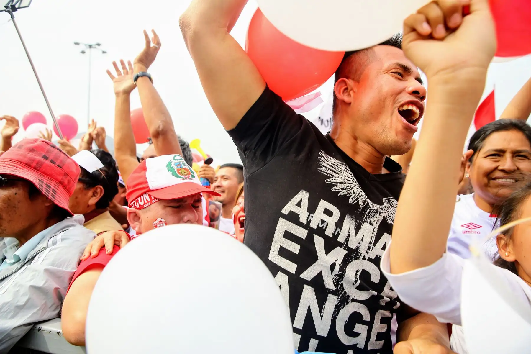 Celebración de hinchas en el Parque de La Muralla durante el partido de Perú contra Arabia Saudita. Foto: ANDINA/Luis Iparraguirre