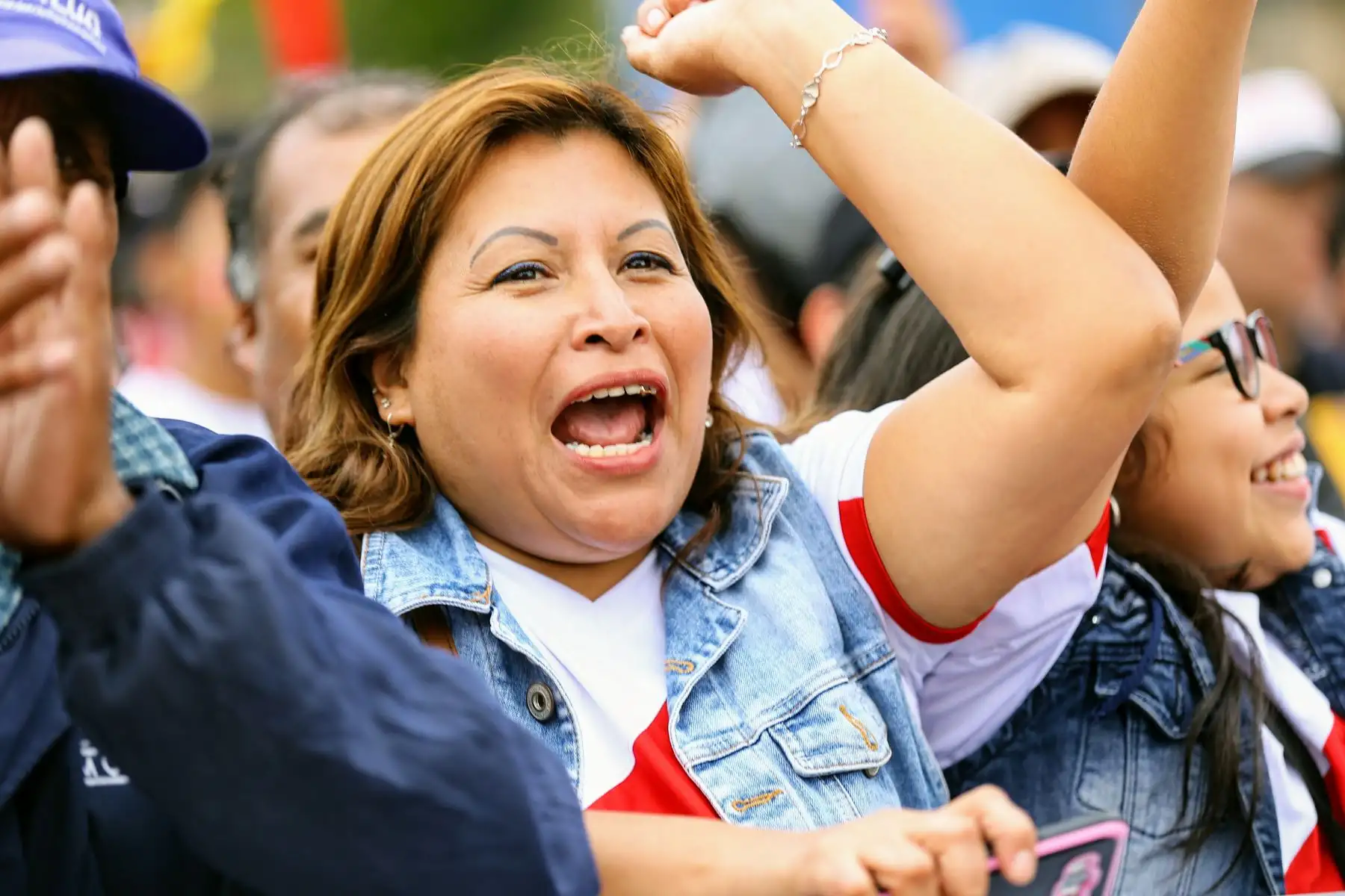 Celebración de hinchas en el Parque de La Muralla durante el partido de Perú contra Arabia Saudita. Foto: ANDINA/Luis Iparraguirre
